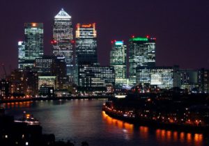 Photo de Canary Wharf prise de nuit