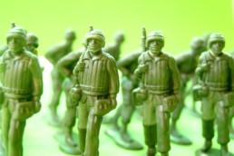 Armée de petits soldats de plomb verts